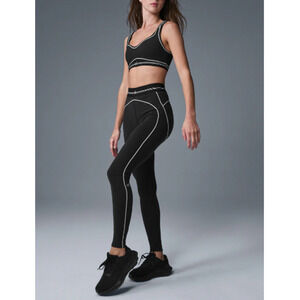 Alo Yoga Airbrush Heart Throb Bra And High-Waist Legging Set Size Medium